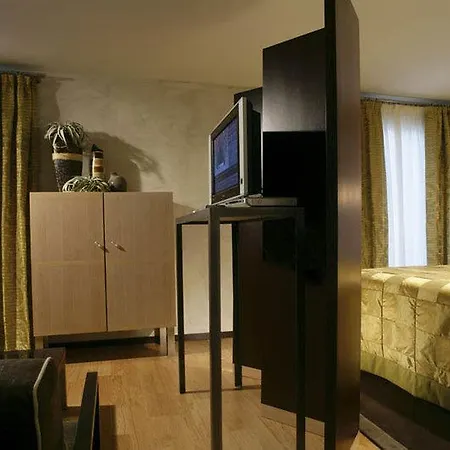 Intown Luxury House Gasthof 4*